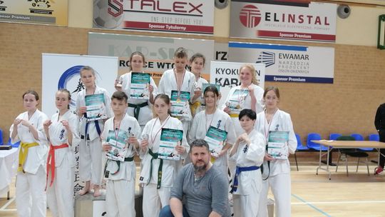 10 medali dla kościerskich karateków