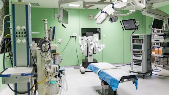 10 mln zł dla szpitala w Kościerzynie – robot chirurgiczny już wkrótce na oddziale szpitalnym