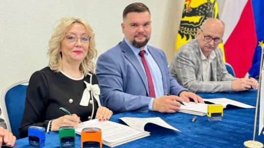 140 000 zł dla kościerskiego szpitala. Burmistrz Jereczek podpisał umowę