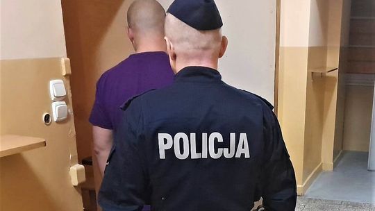 1800 porcji narkotyków oraz nielegalną broń znaleźli u 36-letniego mężczyzny policjanci z Kościerzyny