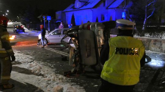19-letni kierujący mercedesem nie ustąpił pierwszeństwa przejazdu kierującemu