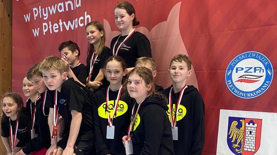 32 medale kościerskich pływaków