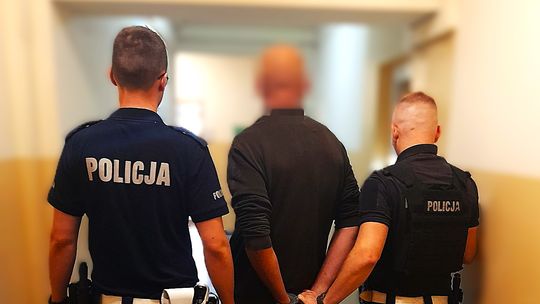 37-latek wyrwał telefon z rąk pracownicy lombardu – zatrzymany przez policję z Kościerzyny