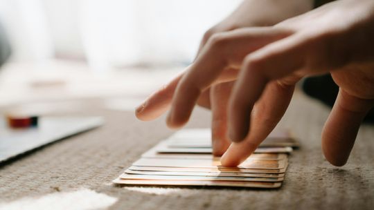 Albumy na karty piłkarskie – jak kolekcjonować sportowe wspomnienia