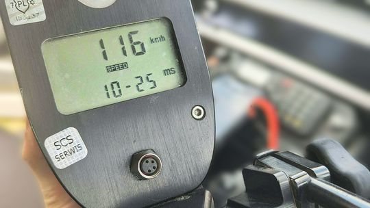 Audi pędziło przez wieś. Rekordowy mandat dla młodego kierowcy Audi pędziło przez wieś. Rekordowy mandat dla młodego kierowcy