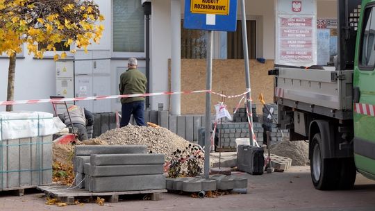 Będzie nowy, bezpieczniejszy podjazd dla niepełnosprawnych Będzie nowy, bezpieczniejszy podjazd dla niepełnosprawnych