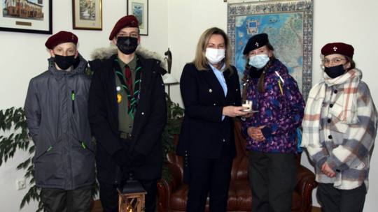 Betlejemskie Światło Pokoju dotarło do kościerskiego Starostwa