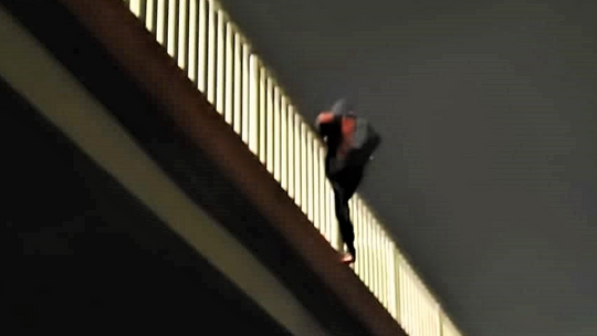 Chciał skoczyć z wiaduktu