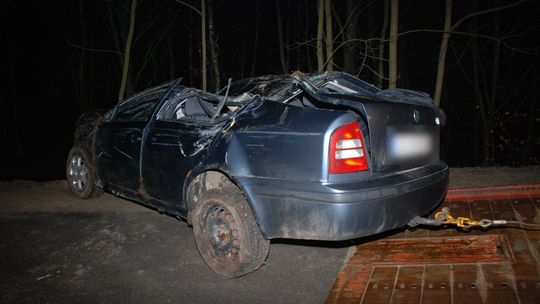 Chwila nieuwagi zakończyła się dachowaniem