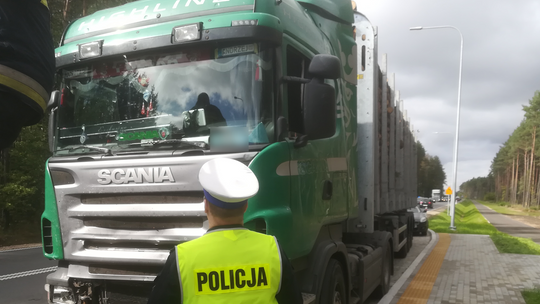 Ciężarówka uderzyła w 4 samochody