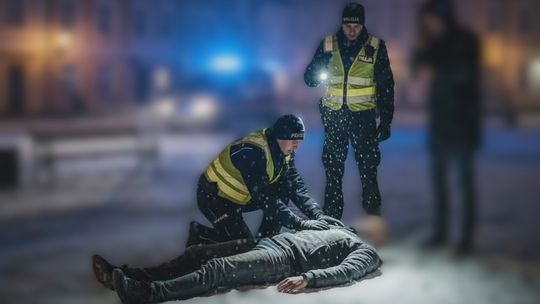 Czujny mieszkaniec uratował życie 43-latka leżącego w śniegu