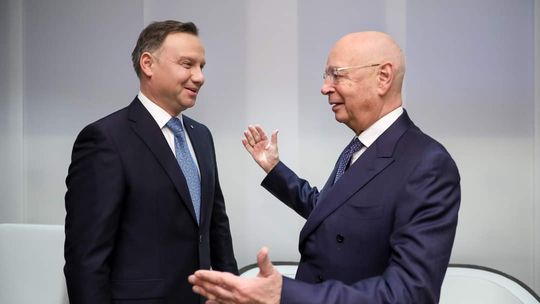 Czy paszporty szczepionkowe to platforma danych ? 