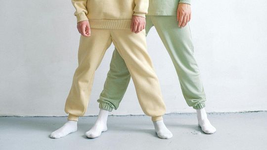 Damskie spodnie dresowe – najgorętsze trendy sezonu