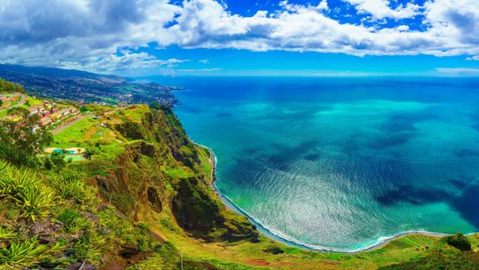 Dlaczego Madera jest nazywana Wyspą Wiecznej Wiosny? Odpowiadamy