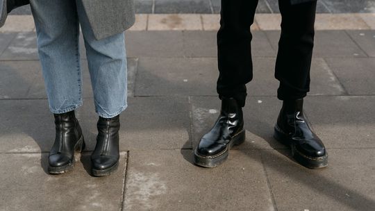 Dlaczego warto nosić obuwie skórzane?