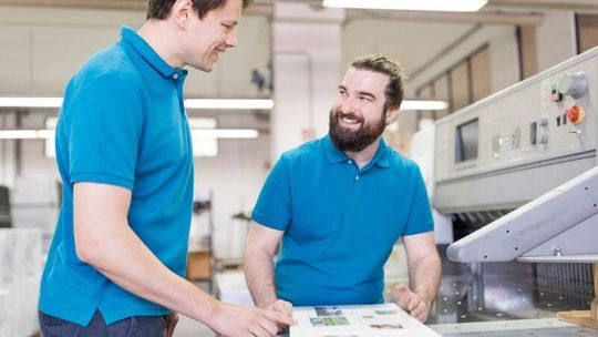 Drukarnia Lębork – kiedy postawić na druk cyfrowy, a kiedy offsetowy?