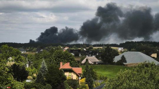 Dym nad Skorzewem. Akcja strażaków w zakładzie laminatu
