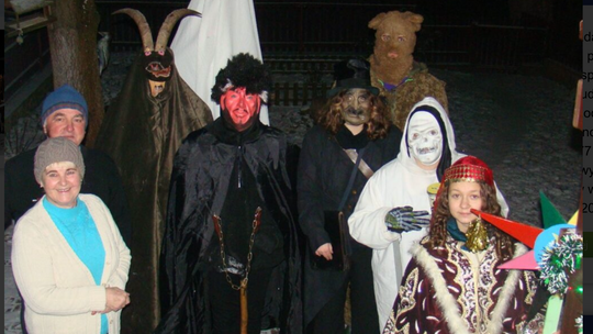 Dziad, Baba, Śmierć, Gwiazdor, Żandarm odwiedzili Czarlinę