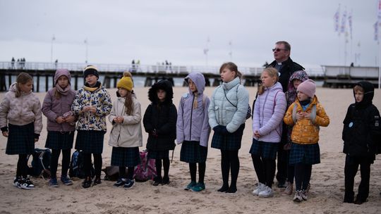 Dzieci z Polski modlą się o pokój nad Bałtykiem Dzieci z Polski modlą się o pokój nad Bałtykiem