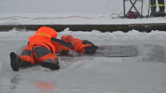 Dziemiany. Kruchy lód. Utonął 62-latek