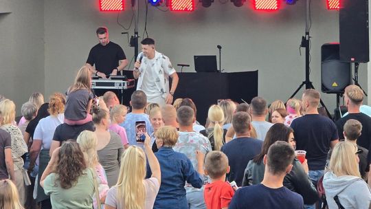 Dziemiany: Niezapomniana Biesiada Sołecka z polonezem, rzeźbą i kaszubskimi smakami