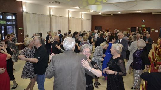 Dziemiany: Seniorzy na parkiecie! Fotorelacja z Balu Emeryta