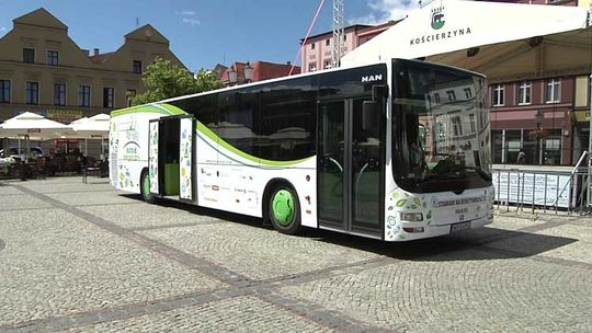 Energetyczny autobus na kościerskim rynku