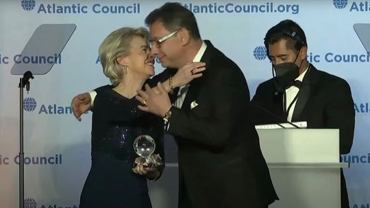 Europejski Trybunał Obrachunkowy krytykuje Von der Leyen, która kupiła 4,6 mld «szczepionek» za 71 mld euro 