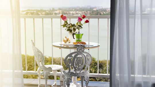 Firany do salonu z balkonem jakie wybrać?