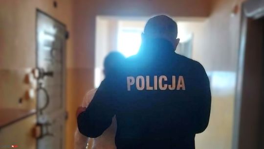 Golf jechał całą szerokością jezdni. Kierowca miał blisko 3 promile i brak uprawnień