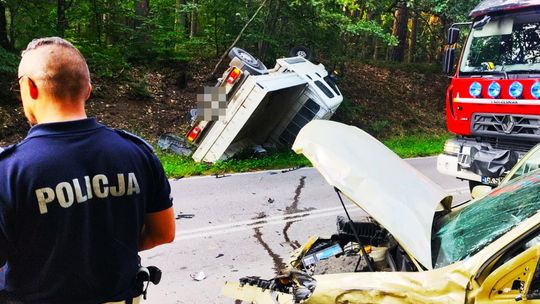 Groźny wypadek pod Kościerzyną: Policja bada okoliczności zderzenia dwóch pojazdów
