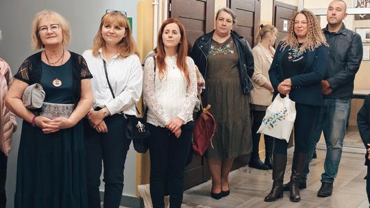 Haft kaszubski łączy pokolenia – wyjątkowa wystawa w Kościerzynie