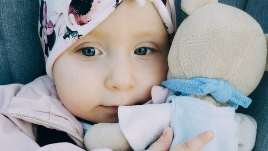 Idą po zdrowie dla małej Zosi