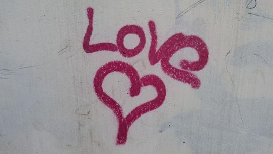 Jak działają powłoki antygraffiti i gdzie je stosować?