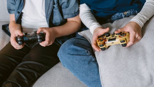 Jak wybrać konsolę do gier: na co zwrócić uwagę przy zakupie sprzętu gamingowego?