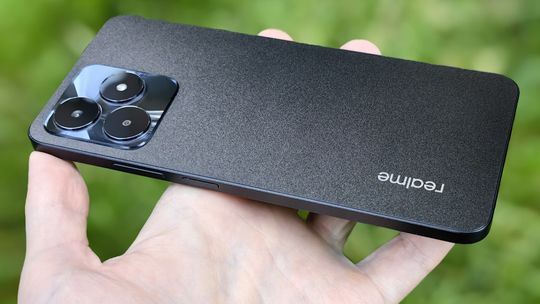 Jak zabezpieczyć swój smartfon? Wybieramy najlepsze etui Realme 11 Pro Plus