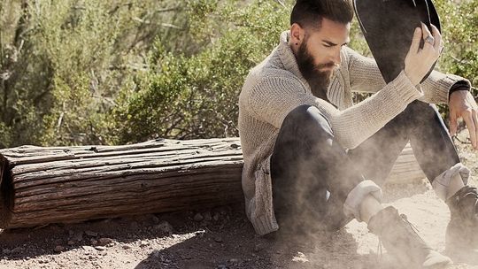 Jakie swetry powinien mieć w swojej szafie każdy mężczyzna?