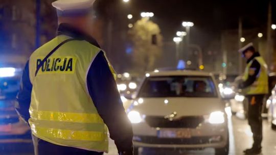 Kierowca bez prawa jazdy pędził przez obszar zabudowany