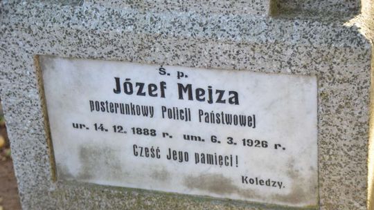 Kościerscy policjanci odwiedzili grób przedwojennego funkcjonariusza