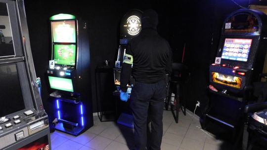Kościerzyna: 9 nielegalnych automatów i gotówka przejęta przez służby
