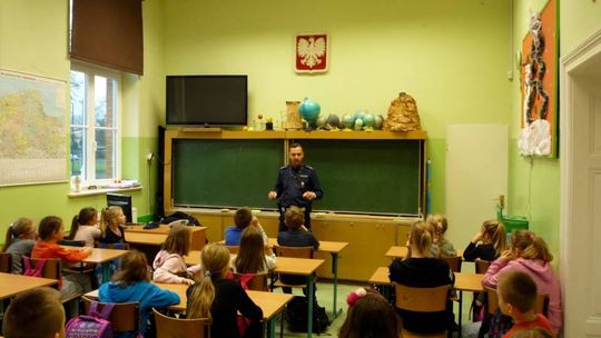 Kościerzyna. Funkcjonariusze odwiedzili uczniów w szkole