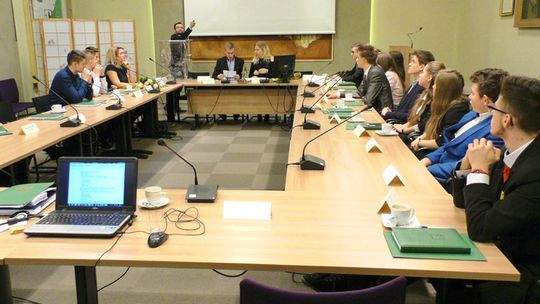 Kościerzyna. Inauguracyjna sesja Młodzieżowej Rady Miasta. Wybrano Prezydium!