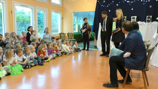 Kościerzyna. "Lekcja ciepła" w Przedszkolu nr 7! Czytali dzieciom bajki