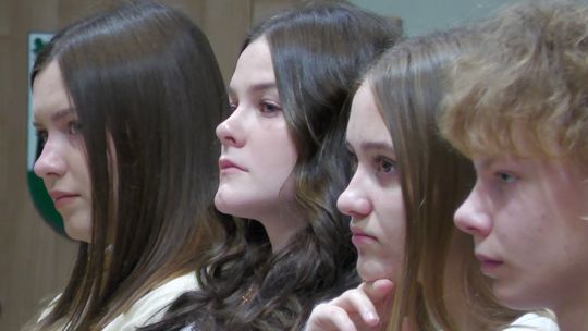 Kościerzyna: młodzi radni przyjmują uchwałę antyhejtową