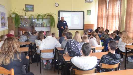 Kościerzyna. Policjanci z wizytą w szkole