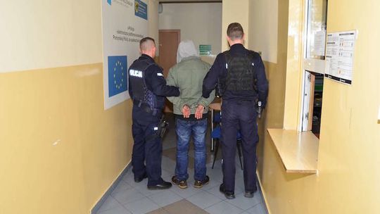 Kościerzyna. Policjanci zatrzymali mężczyznę, który zniesławił policjantkę podczas interwencji