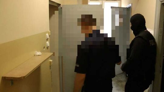 Kościerzyna. Uszkodzili kamery... pod okiem kamer [NAGRANIE Z MONITORINGU]