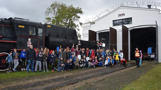 Kościerzyna. W Muzeum Kolejnictwa ścigały się drezyny
