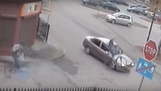 Kościerzyna. Wypadek na ul. Ogrodowej (zobacz film z monitoringu)!