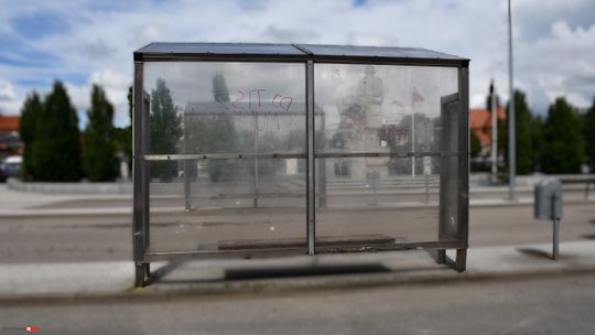 Kościerzyna: zarzut uszkodzenia mienia dla 19-latka, który niszczył przystanki
